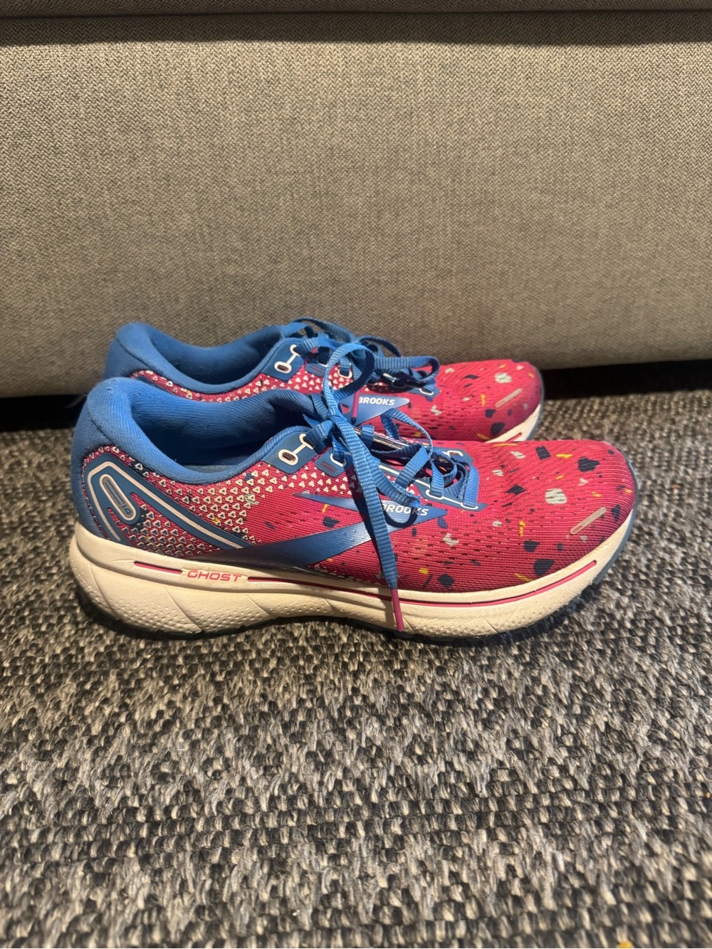 Women's Brooks Ghost 14 in Beetroot/Campanula/Pink size 8